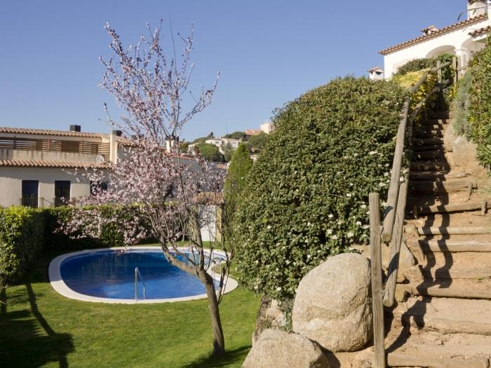 LLEVANT con piscina comunitaria y parking - Apartment in Sant Feliu de Guixols